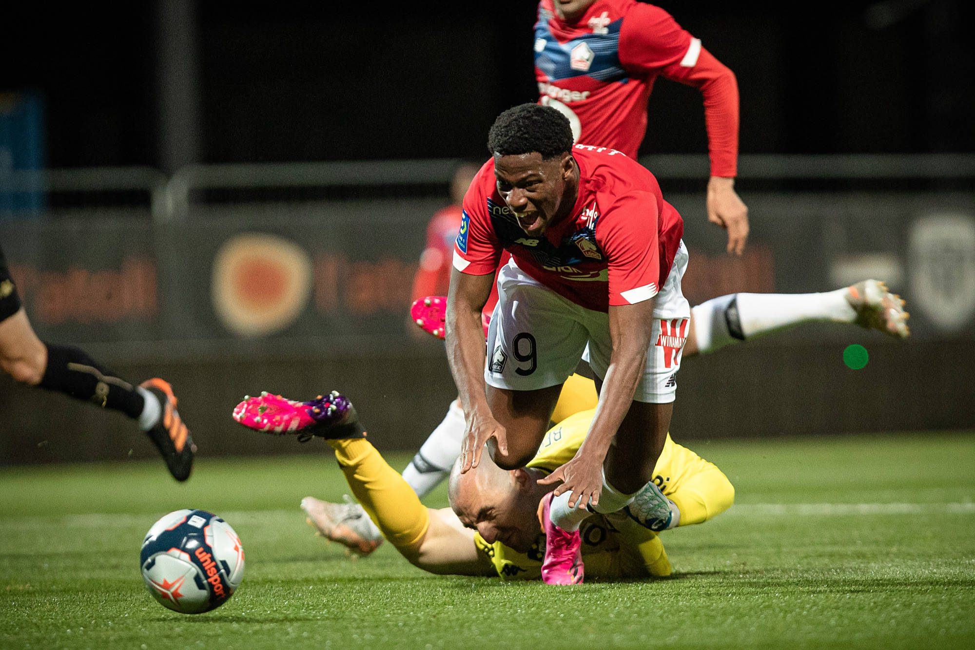 西汉姆迎法甲关键赛,今夜刷新队史纪录,赛场秩序良好,球队文化再被提及的简单介绍 西汉姆迎法甲关键赛,今夜刷新队史纪录,赛场秩序良好,球队文化再被提及的简单介绍